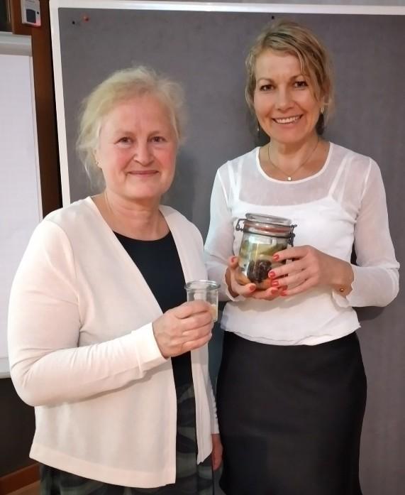 v.r.n.l. Monika Seidenfuß-Bauernschmid und Marlene Berger-Stöckl von der Ökomodellregion Waginger See Rupertiwinkel Foto