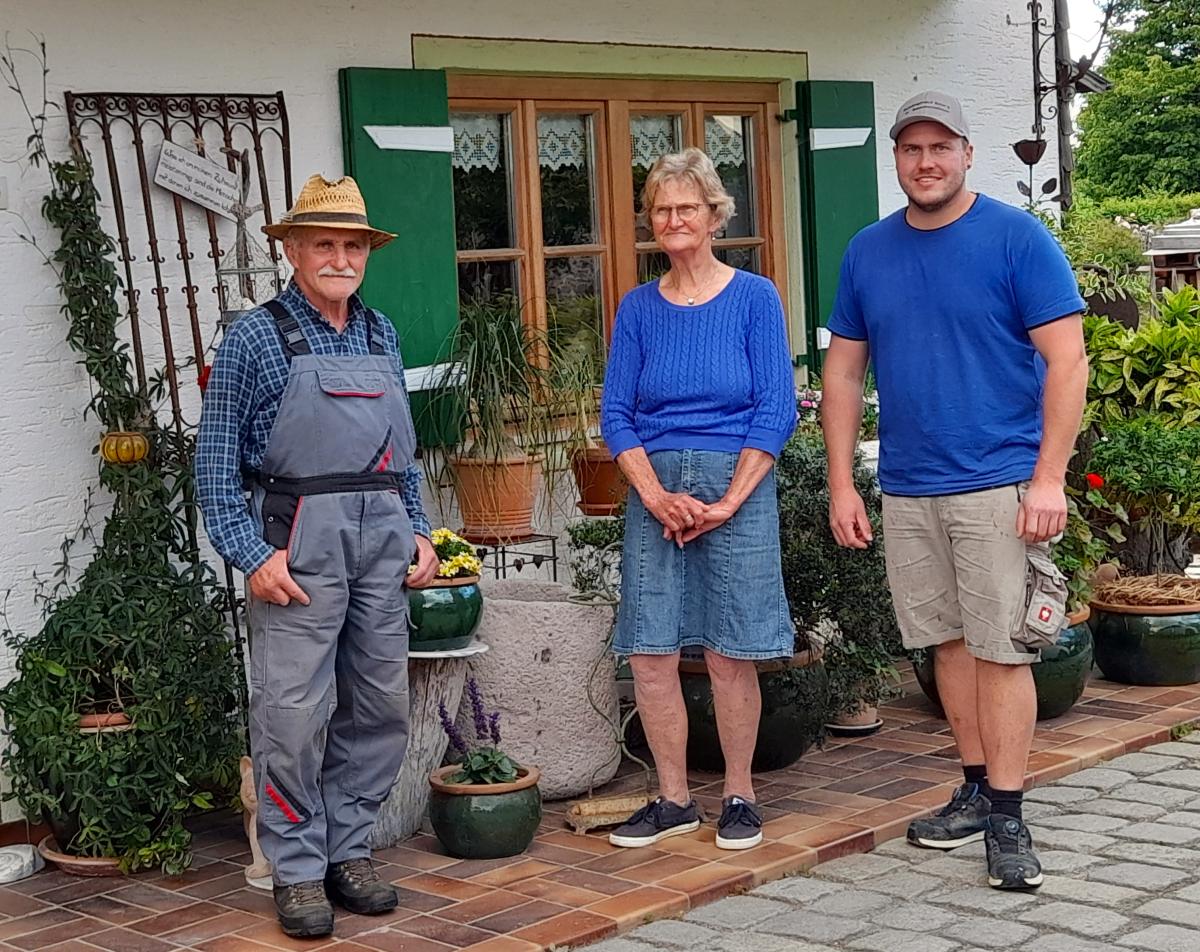 Jungbauer Michael Spiegelsperger mit seinen Eltern Hias und Marianne