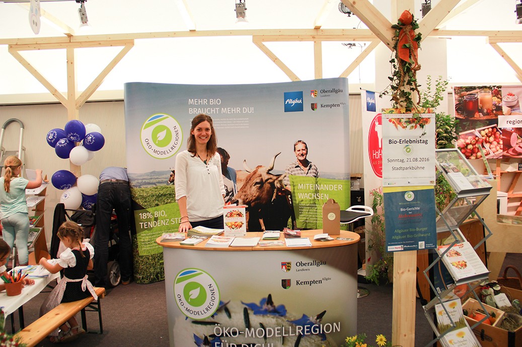 Messestand der Öko-Modellregion