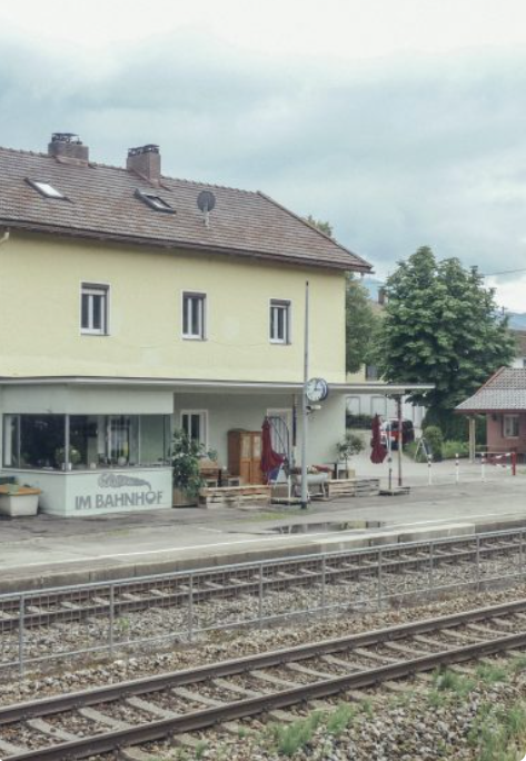im Bahnhof IG Oma
