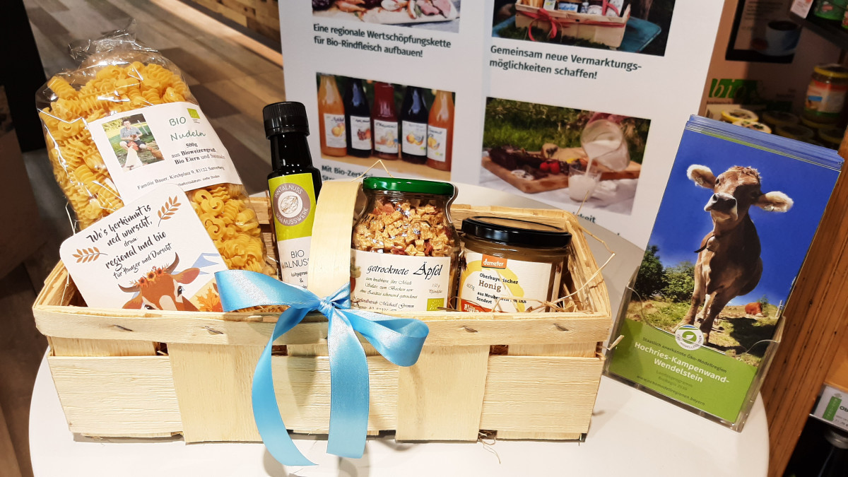 Geschenkkorb mit regionalen Bio-Produkten