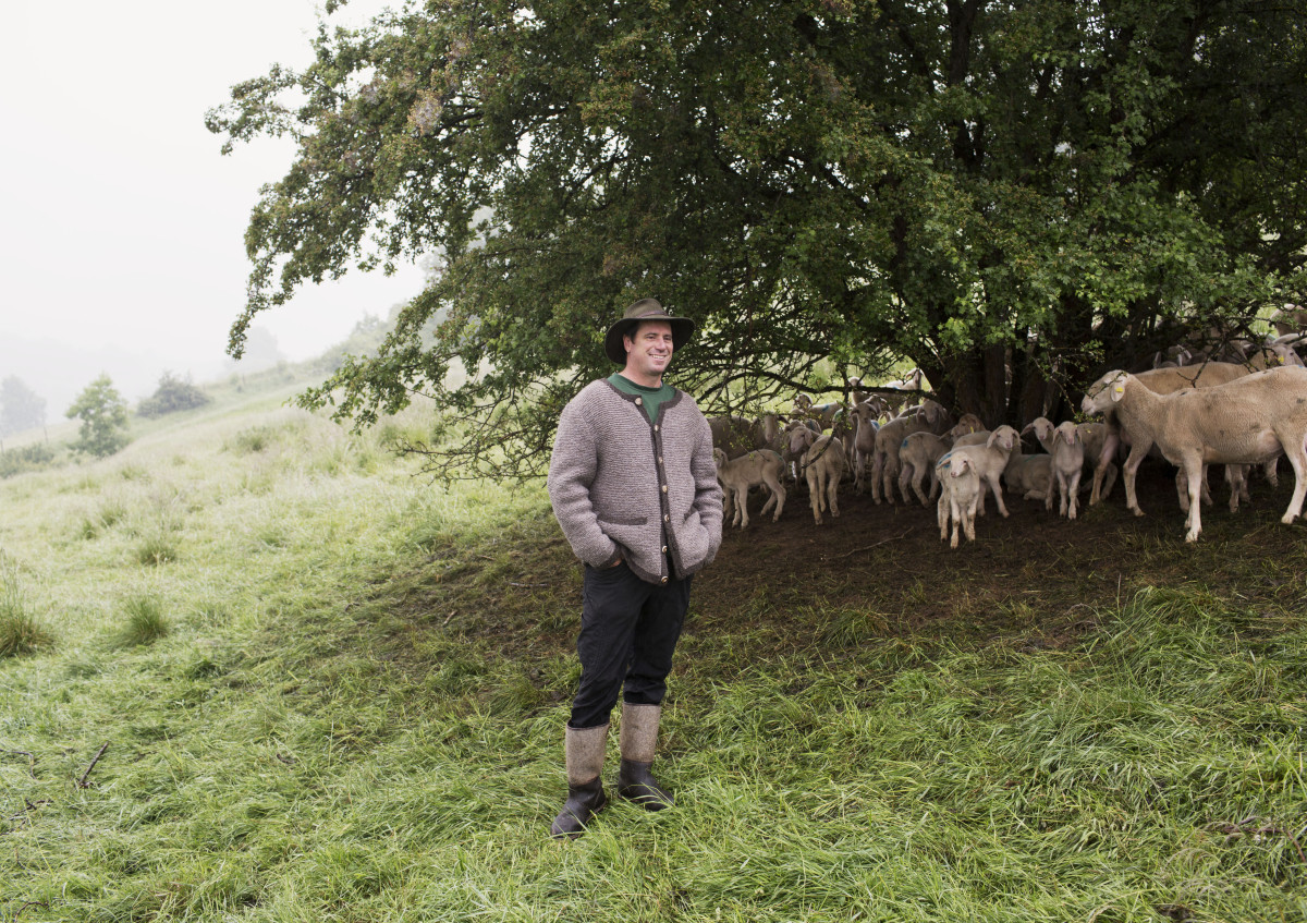 Markus Schenk mit Schafherde