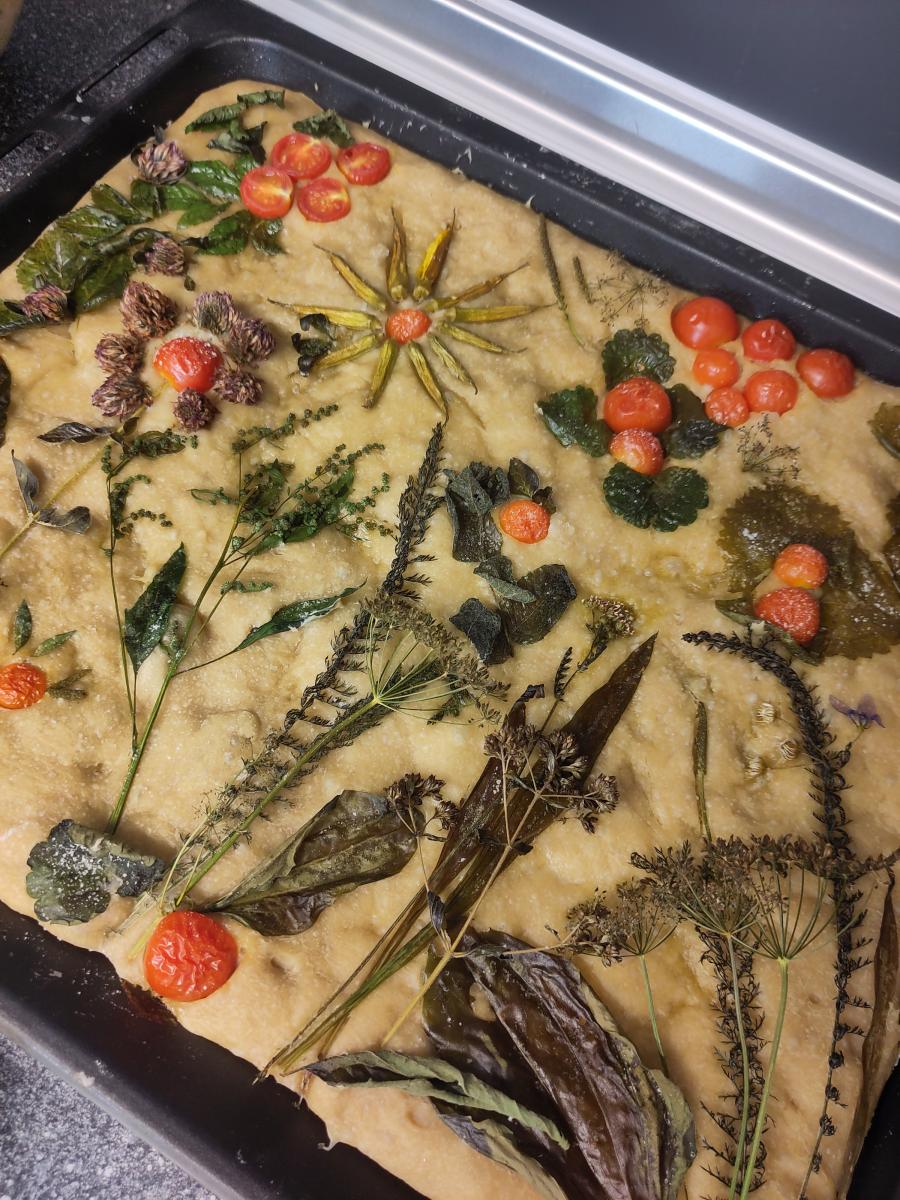 Focaccia mit Wildkräutern