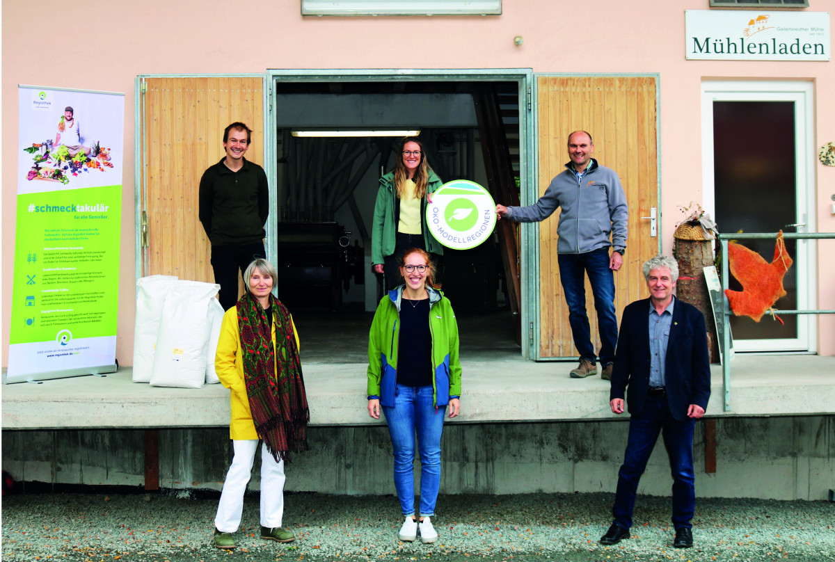 Auftakt-Treffen an der Gailertsreuther Mühle in Floß: (oben v.l.n.r.) Alexander Treml, Cornelia Strigl, Gerald Meierhöfer; (unten v.l.n.r.) Barbara Ströll, Lisa Hertel, Robert Lindner.