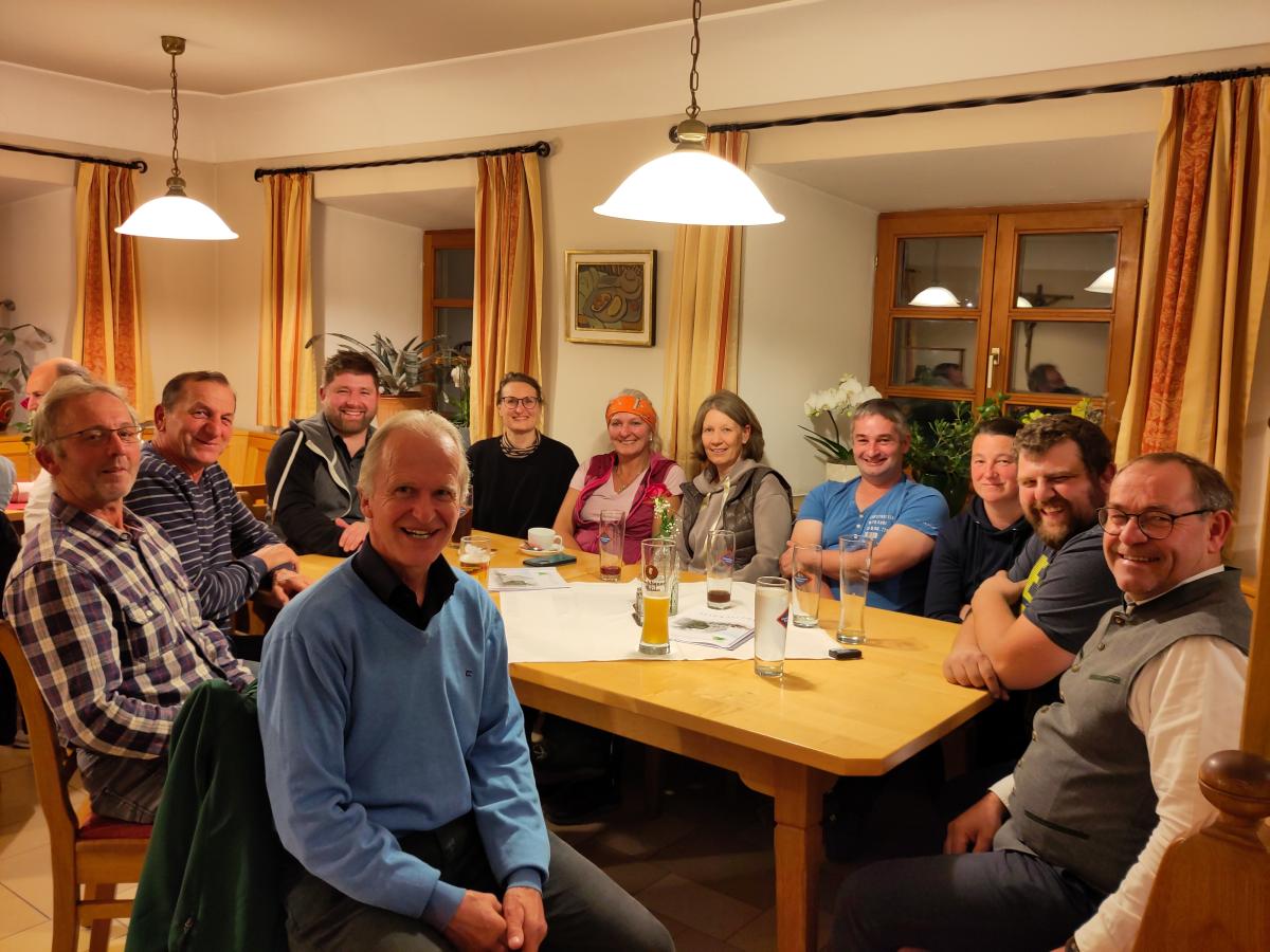 Biobauern informieren sich bei Stammtisch zur Direktvermarktung am Gemüsehof Fischl