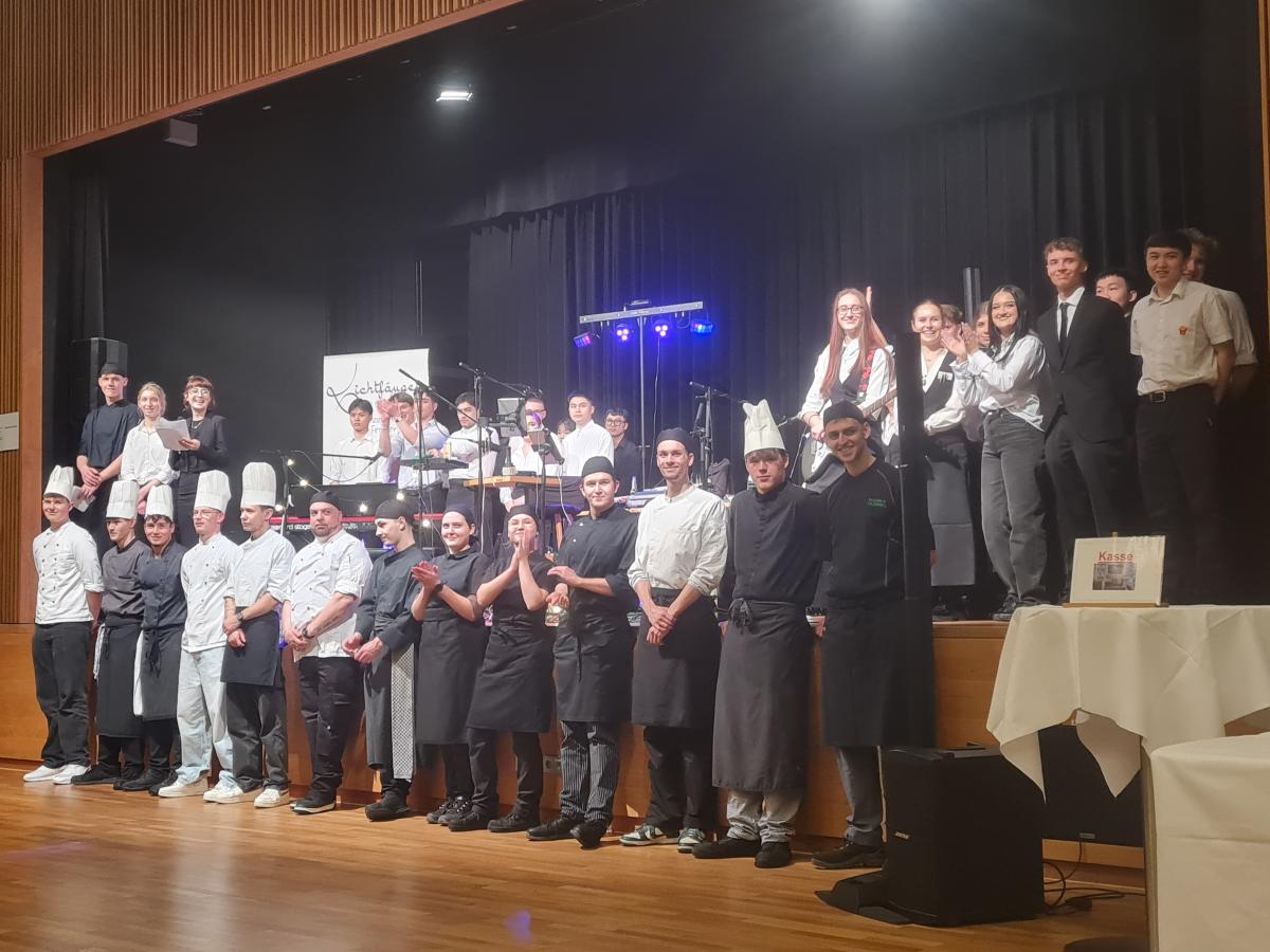 Berufsschüler beim Projektabend "BS1 goes Bio!