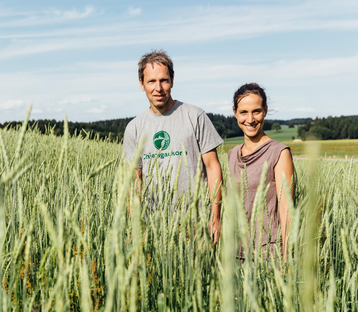 Julia Reimann und Stefan Schmutz im Dinkelfeld