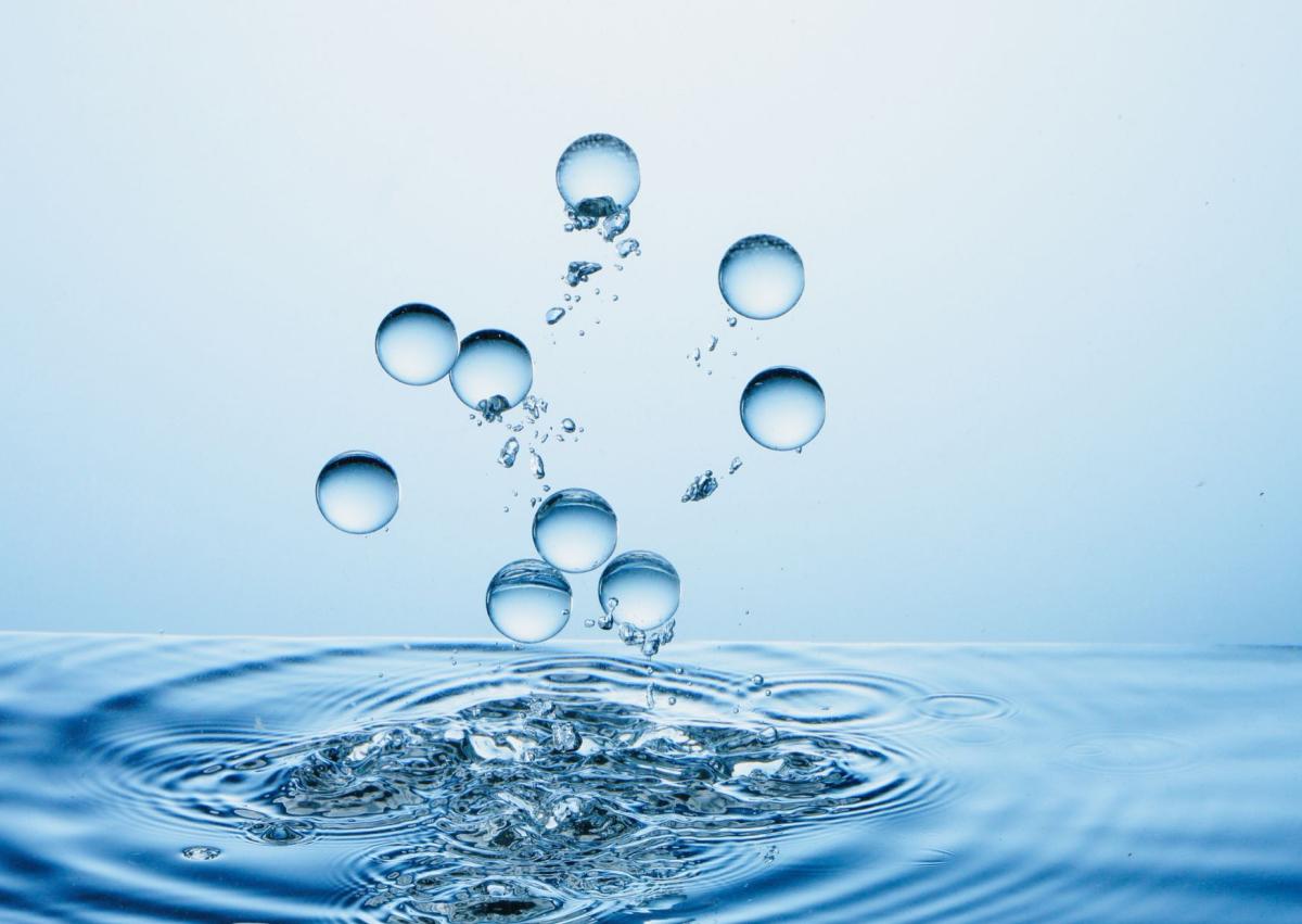 Wassertropfen auf Oberfläche