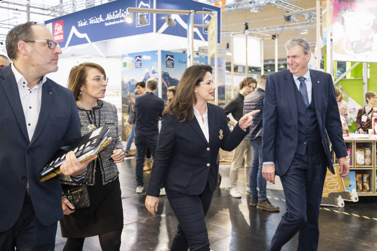 Minsiterin Kaniber besucht die Biofach