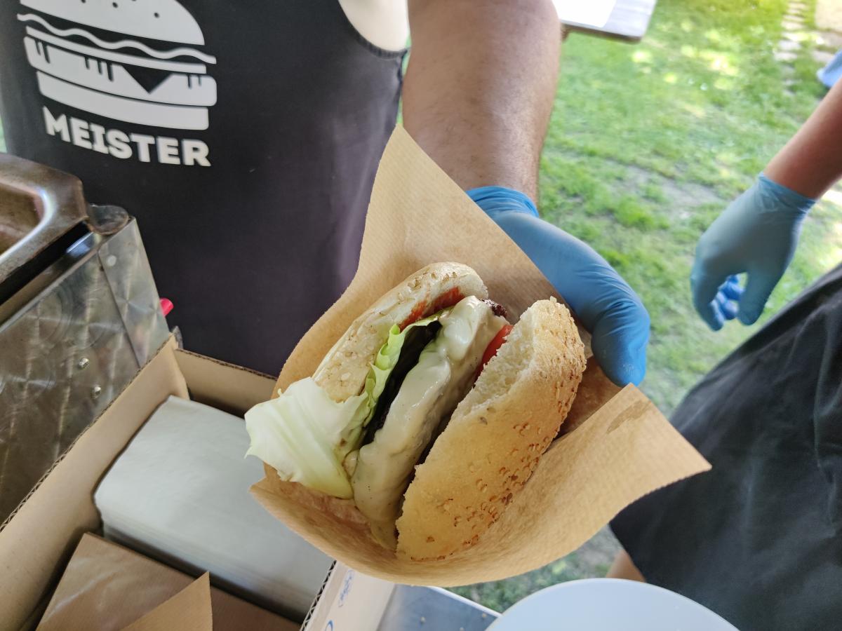 Frisch zubereiteter Bio-Rindfleisch Burger