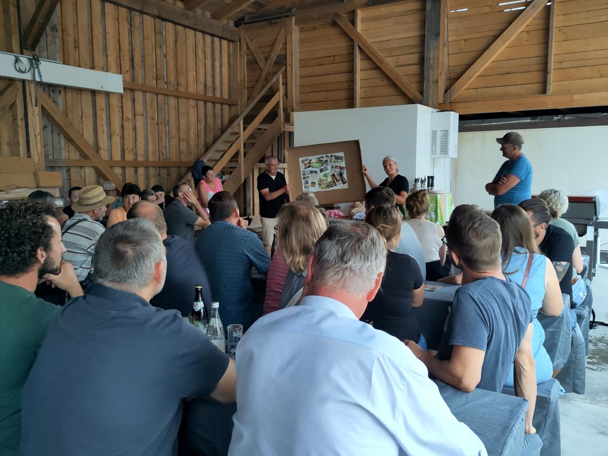 Gemeinsamer Austausch beim Biobauern-Treffen in Aicha vorm Wald