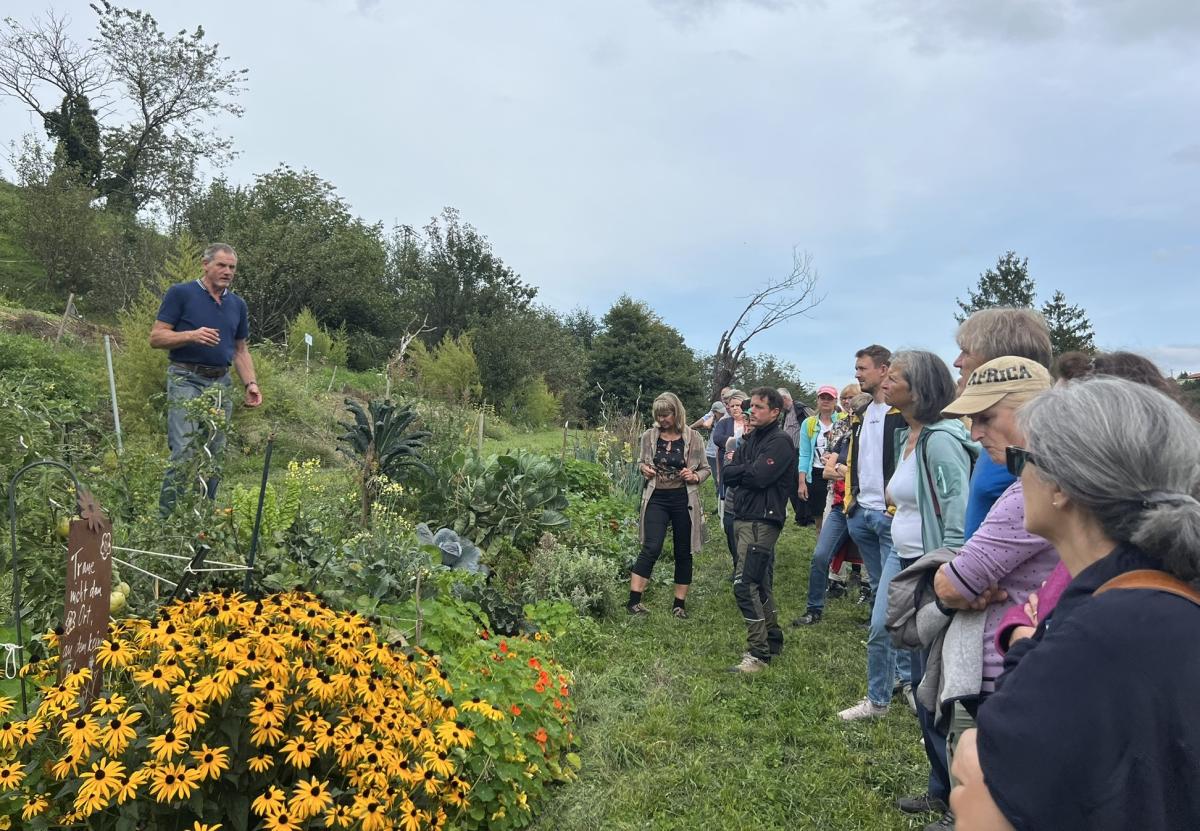 Gruppe im Garten