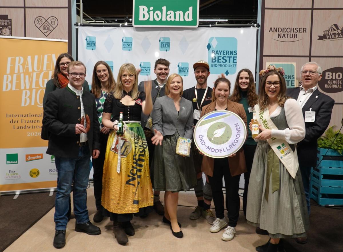 Gruppenfoto Preisträger der ÖMRs zu "Bayerns besten Bioprodukt"