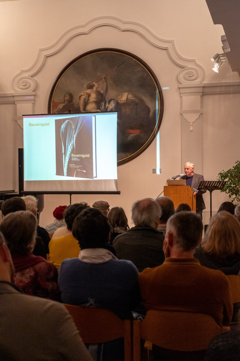 „Felder, auf denen alte Landsorten wachsen, sind Oasen des Lebens“, sagt Co-Autor Rainer Georg Zehentner, der durch die Präsentation führte