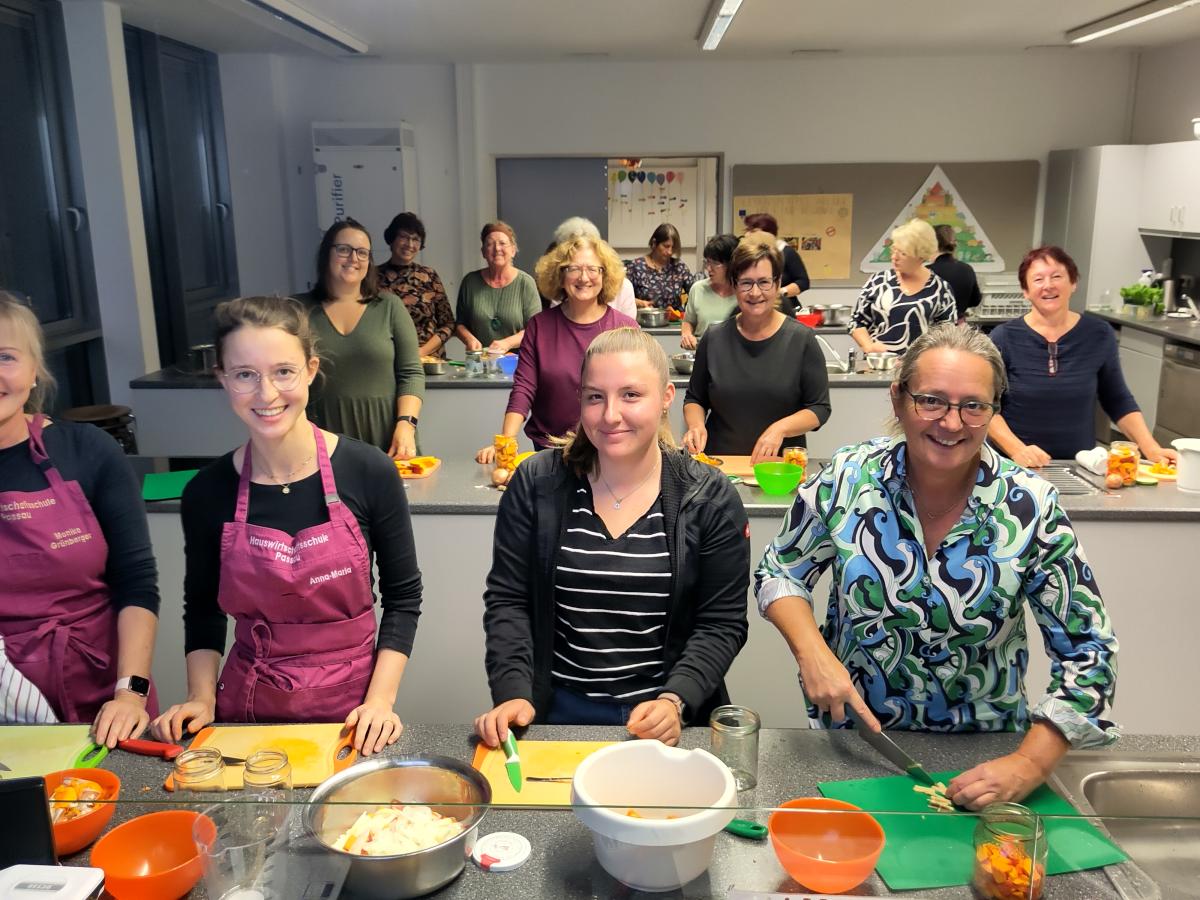 Die Teilnehmerinnen des Einkochworkshops.