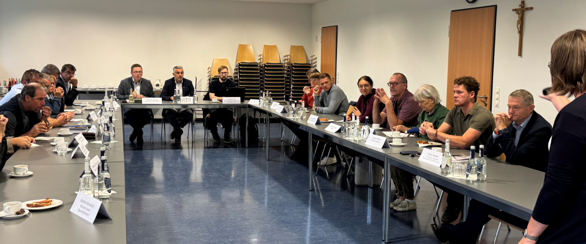 "Weniger Biobetriebe, aber mehr bewirtschaftete Bio-Fläche im Landkreis Neumarkt", informierte Projektmanagerin Sandra Foistner (rechts).