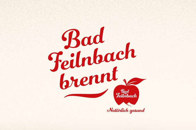 Roter Schriftzug auf weißem Hintergrund "Bad Feilnbach brennt"