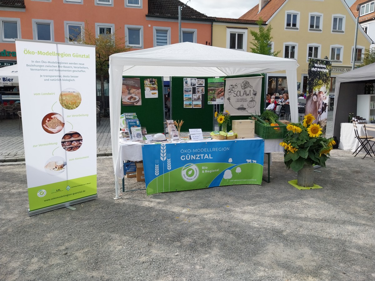 Infostand der Öko-Modellregion Günztal am Regionalmarkt Ottobeuren