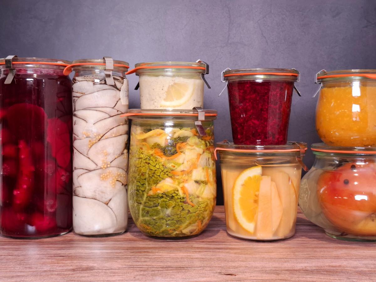 Weckgläser mit Gemüse