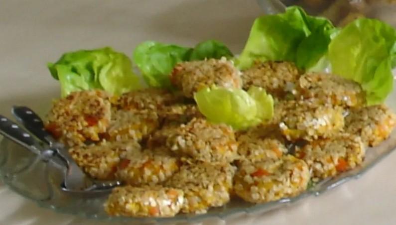 Bratlinge aus Getreide mit Salatgarnitur