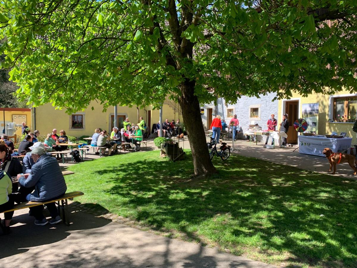 Biergartenfeeling auf dem Radlersonntag in der Finstermühle