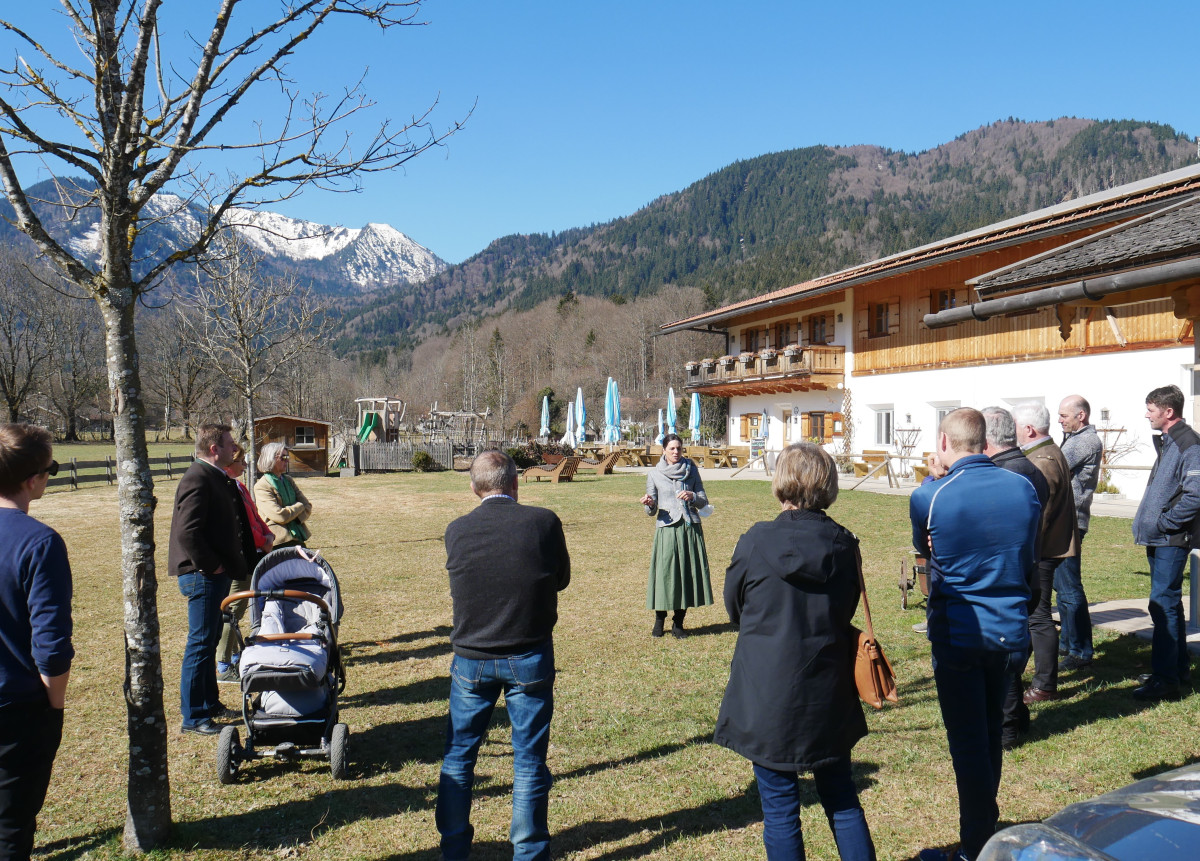 Menschen in Kreuth bei Führung