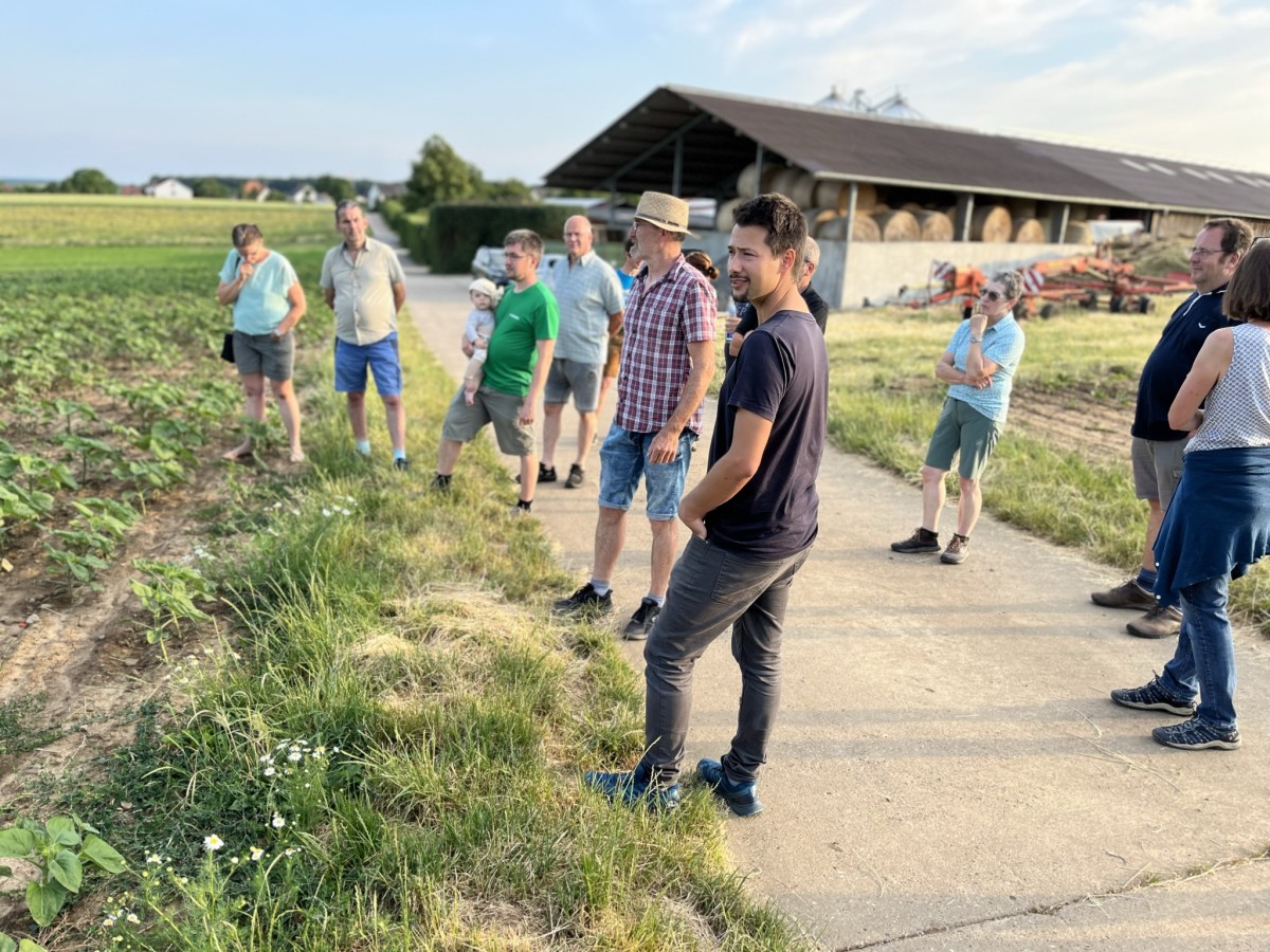 Gruppe am Feldrand