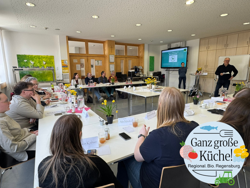 Begrüßung des Schulleiters im schön dekorierten Speisesaal des BSZ