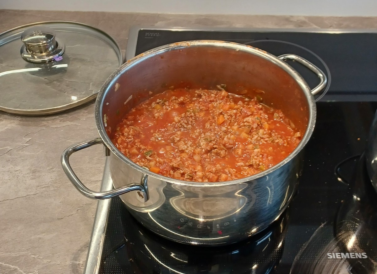 Bio-Bolognese im Topf