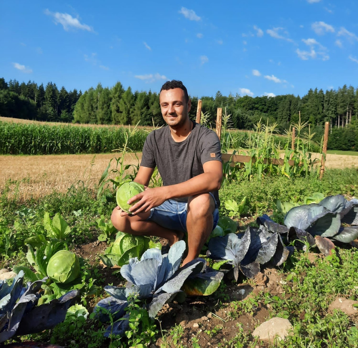 Alex Wichtlhuber auf seinem Feld in Lohen, Tittmoning.