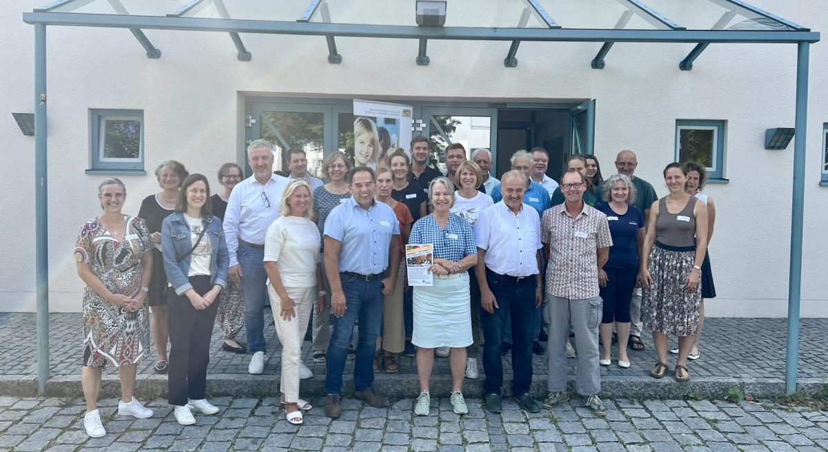 Gruppenbild mit allen Anwesenden