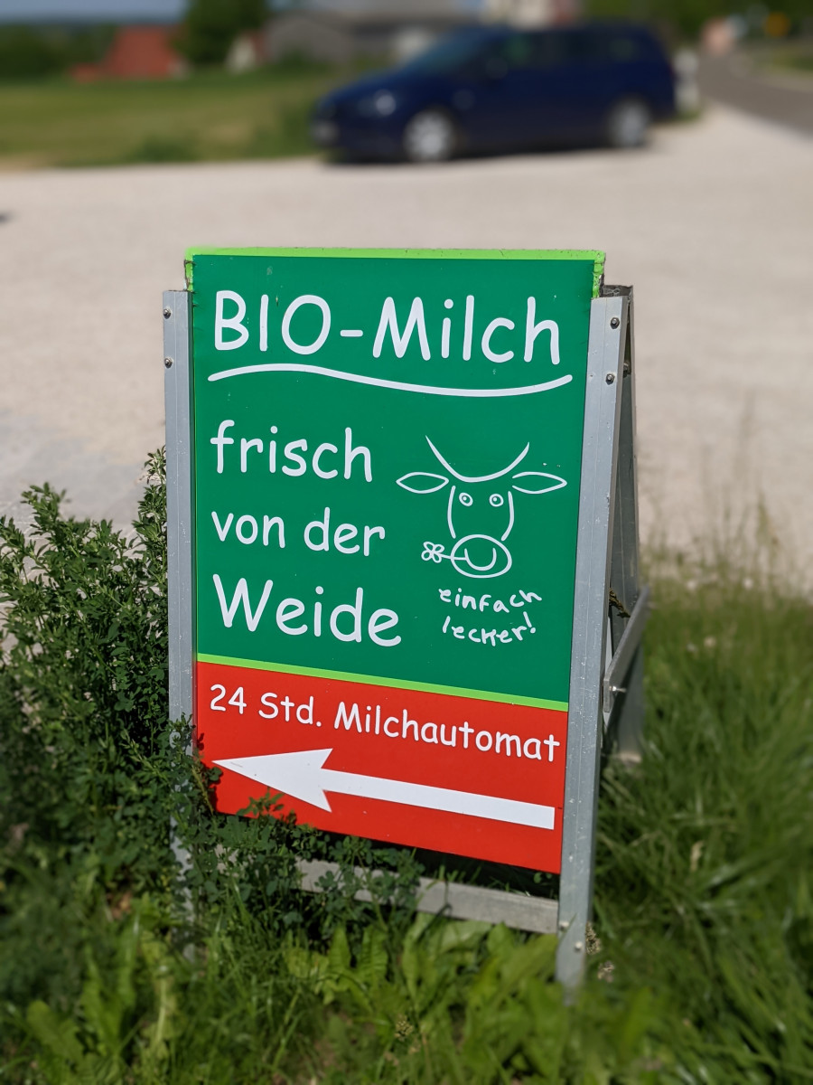 Schild: Bio Milch - frisch von der Weide