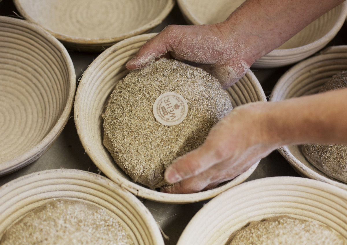 Die Brote der Demeter-Bäckerei Wehr im Landkreis Neumarkt i.d.OPf. bestehen ausschließlich aus aus ökologisch erzeugten Rohstoffen.