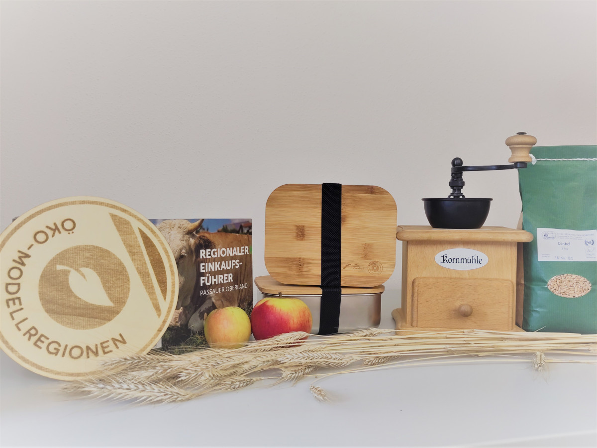 Präsentation der Bio-Brotbox mit regionalen Bio-Produkten