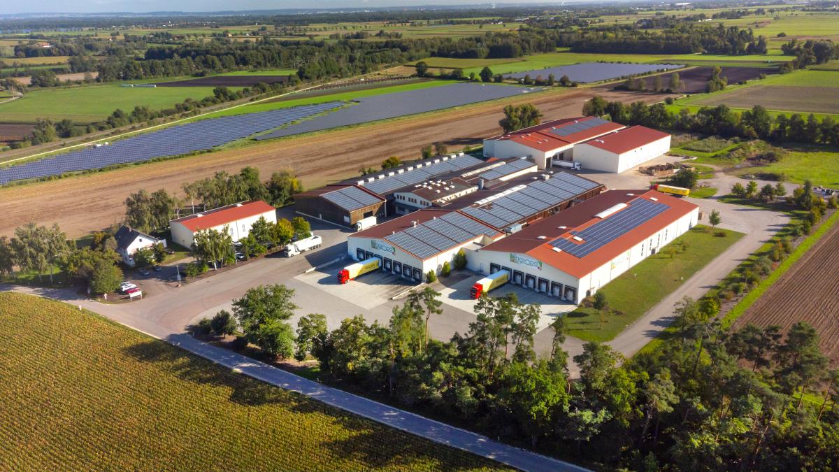 Foto der Firma Agropa. Sie bietet die Erfassung, Lagerung, Aufbereitung, Abpackung und den Vertrieb von Kartoffeln, Zwiebeln und anderen Agrarprodukten an