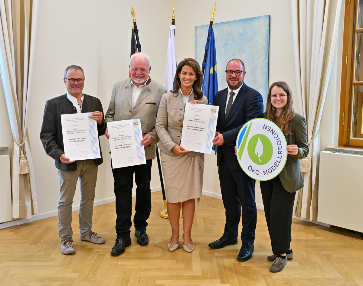 Urkundenübergabe