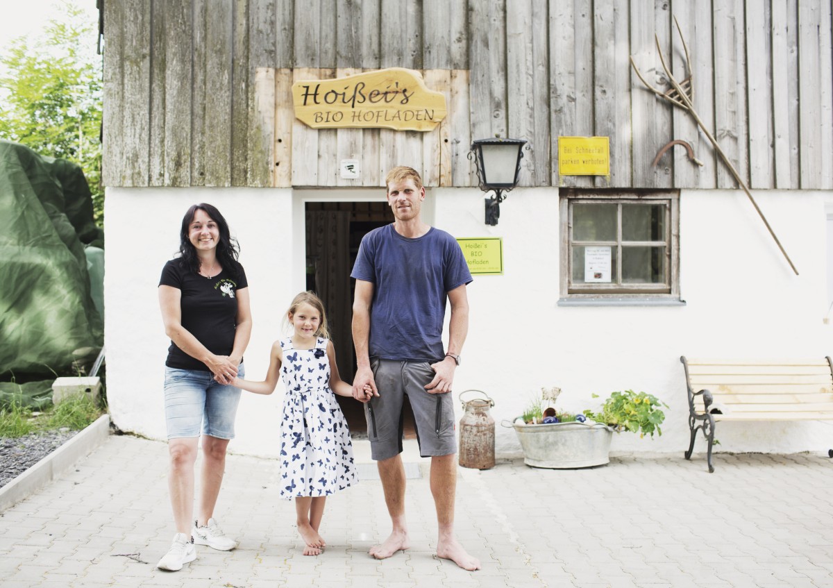 Die handgefertigten Käsespezialitäten und weitere selbst gemachte Schmankerl aus dem, was Hof und Garten hergeben, werden im Hofladen angeboten.