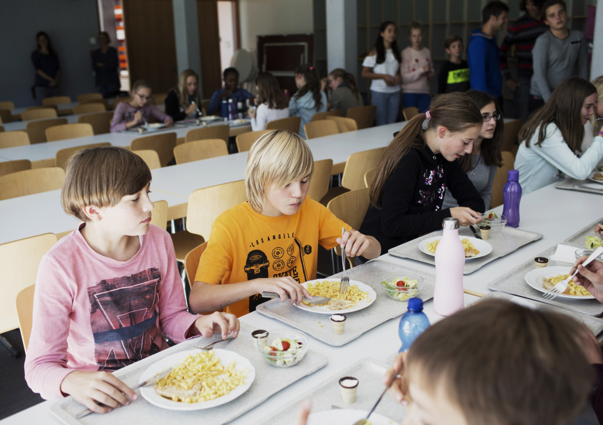 Mittagessen in der Schulmensa