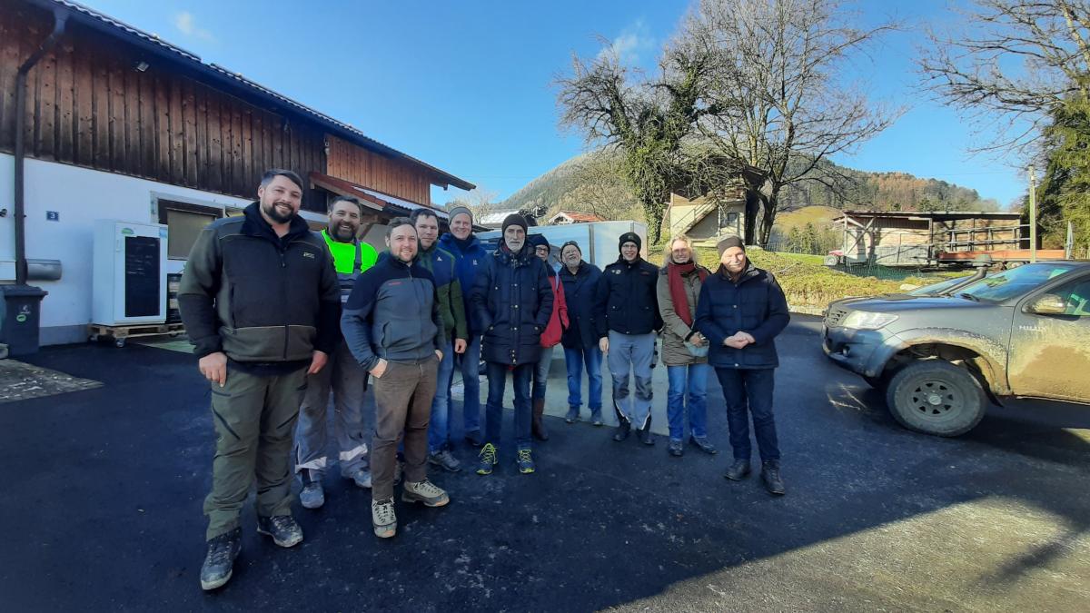 MdL Paul Knoblach mit weiteren Personen auf einem Gruppenfoto