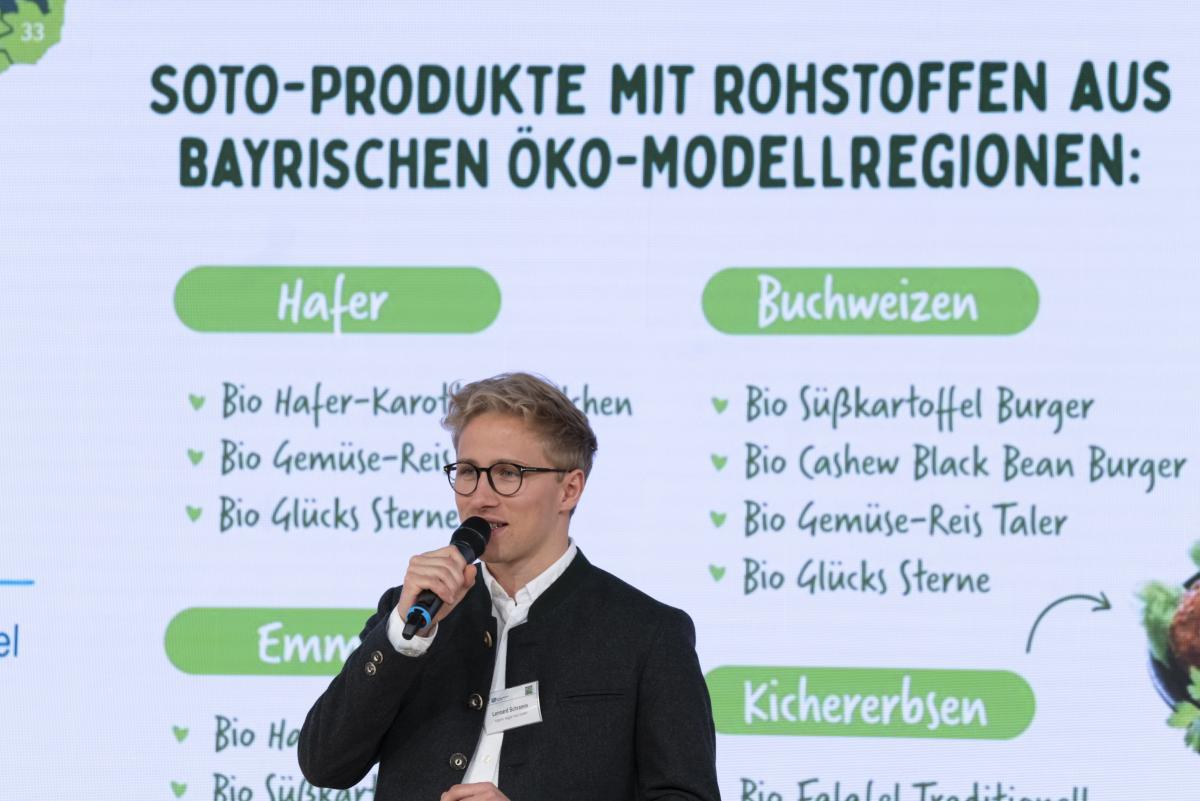 Nach einer intensiven Präsentation vor der Jury und einem überzeugenden Bühnen-Pitch erhielt Lennard Schramm, Nachfolger der Geschäftsführung, die begehrte Auszeichnung Regional Star 2025 in der Kategorie Verarbeitung.