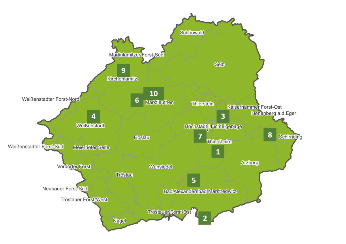 Landkarte des Landkreises Wunsiedel, auf der mit Ziffern von 1 bis 10 die Standorte der Öko-Projekte markiert sind.