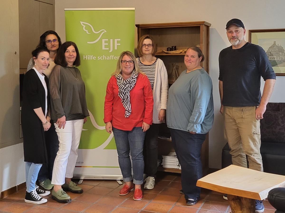 Das EJF-Bereichtleiter-Team mit der ÖMR Fichtelgebirge Teilenhmer von re. nach li.: Lena Fellermeyer, Nadine Kimpel, Marlies Sammer, Anja Lange, Sabine Müller, Maria Schlegel, Daniel Buslapp