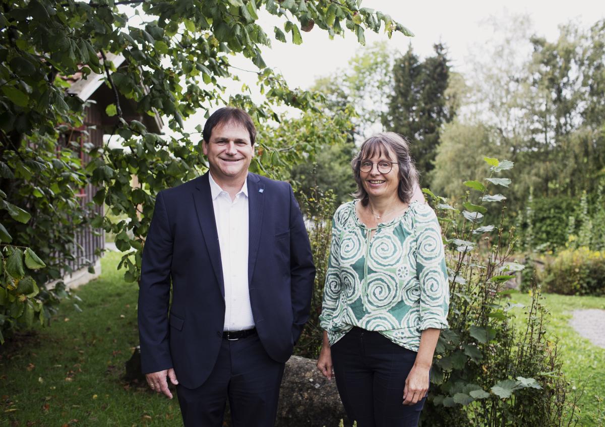 Bürgermeister Werner Endres und Küchenleiterin Christine Munz