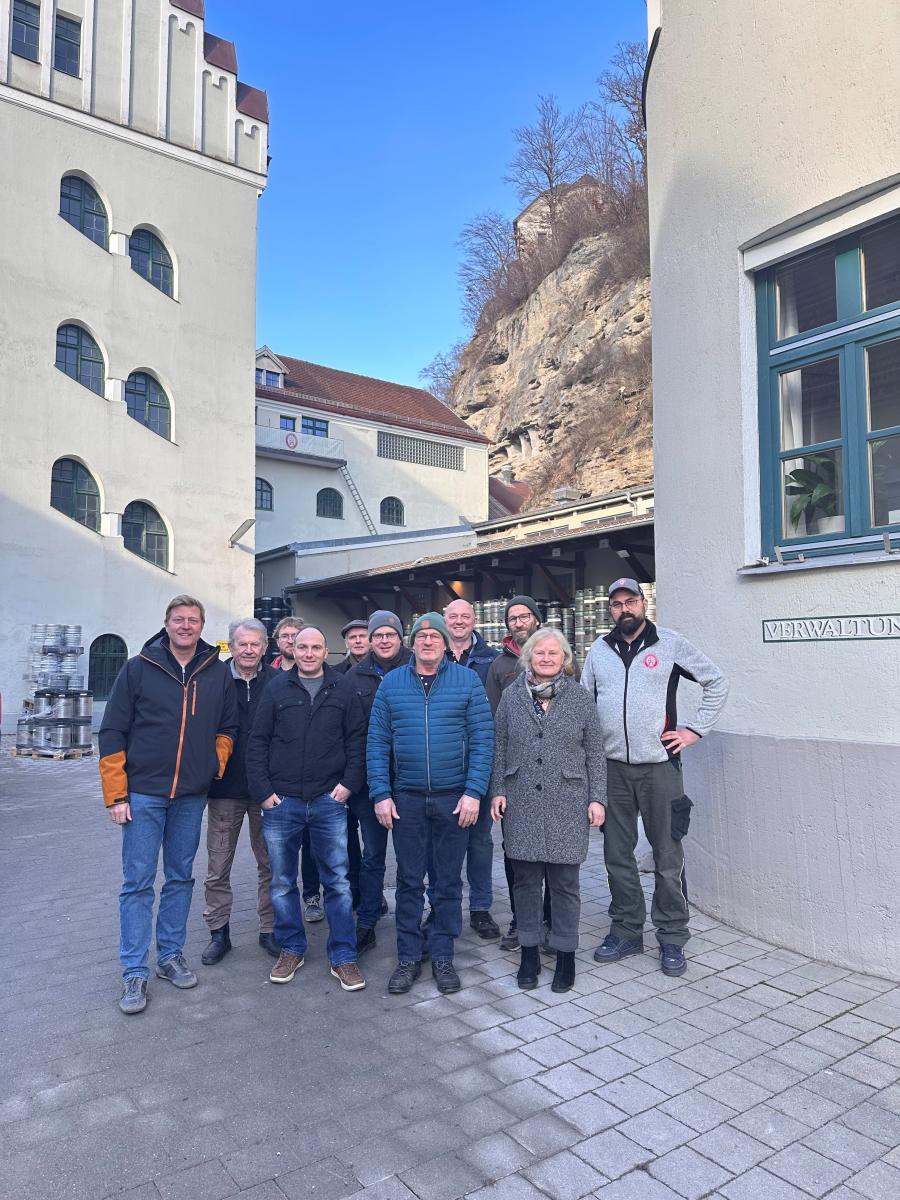 Teilnehmer einer Zusammenkunft der Bio-Lieferanten für Biobraugerste.