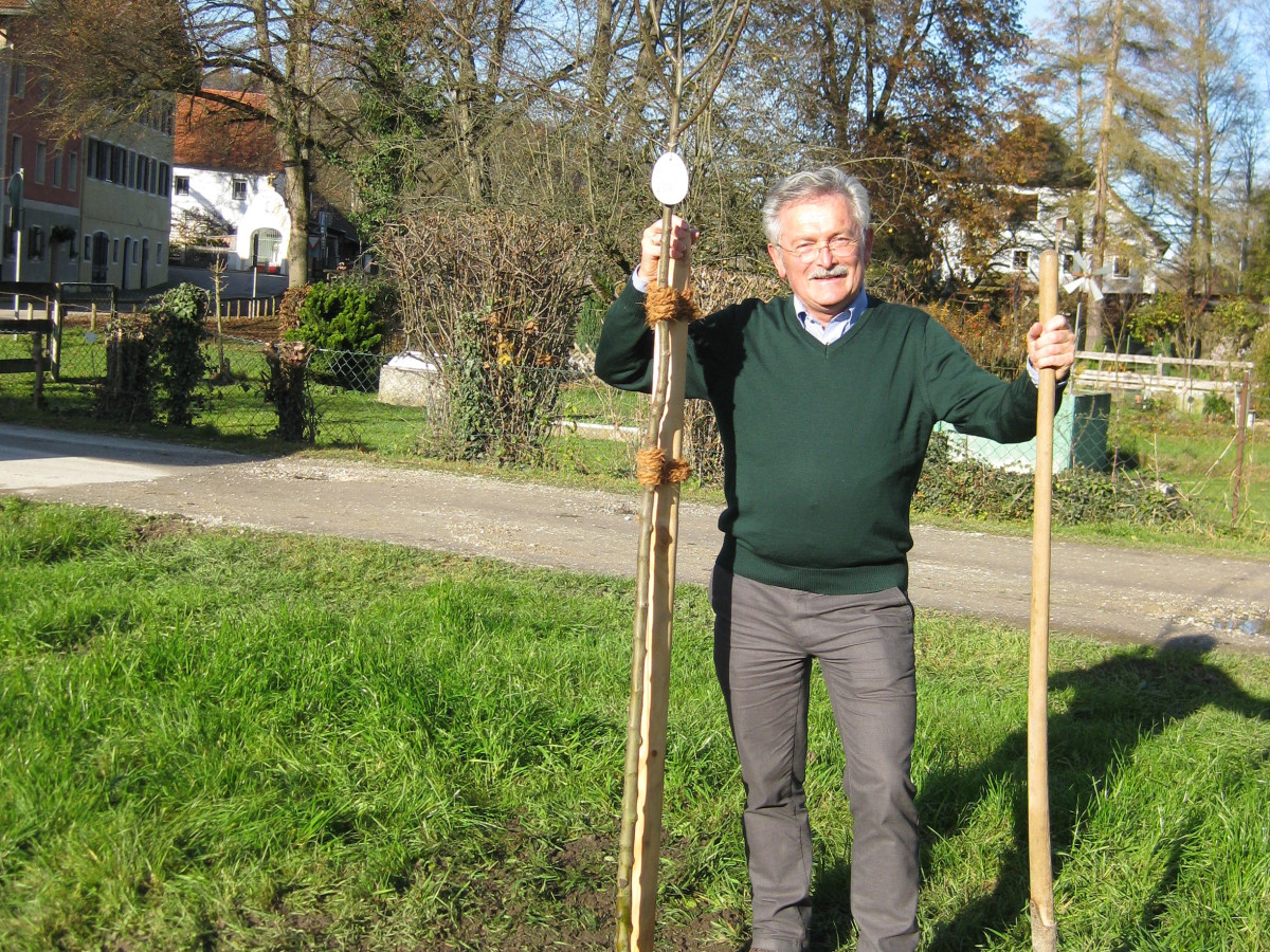 Die Anlage von Streuobstwiesen liegt auch dem Tittmoninger Bürgermeister Konrad Schupfner am Herzen.