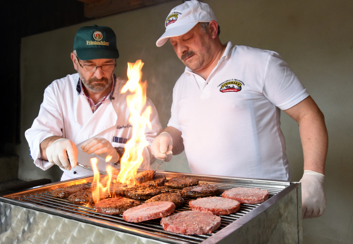 Das erste Regionalprodukt der Öko-Modellregion Steinwald - der Bio-Rinderburger