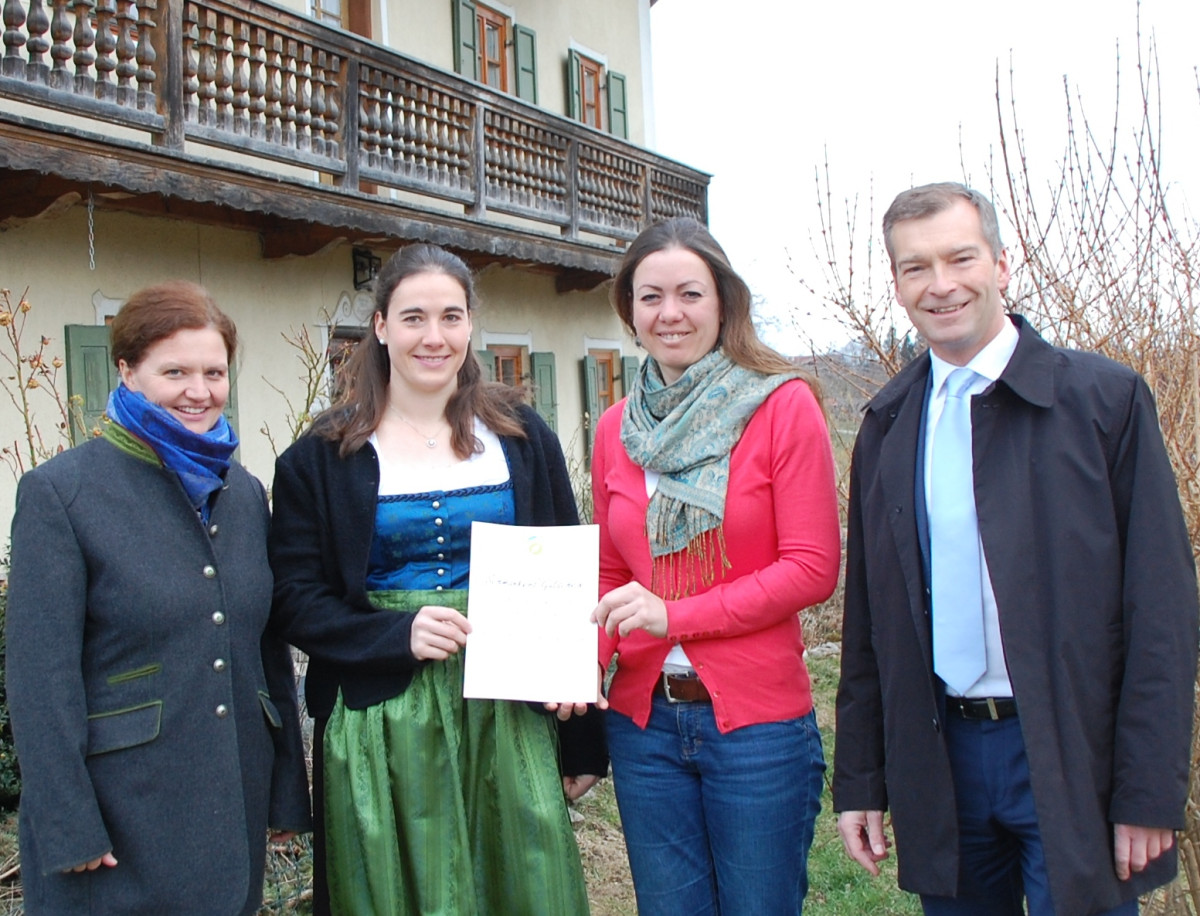 Strahlende Kugelstoßerin Zeug