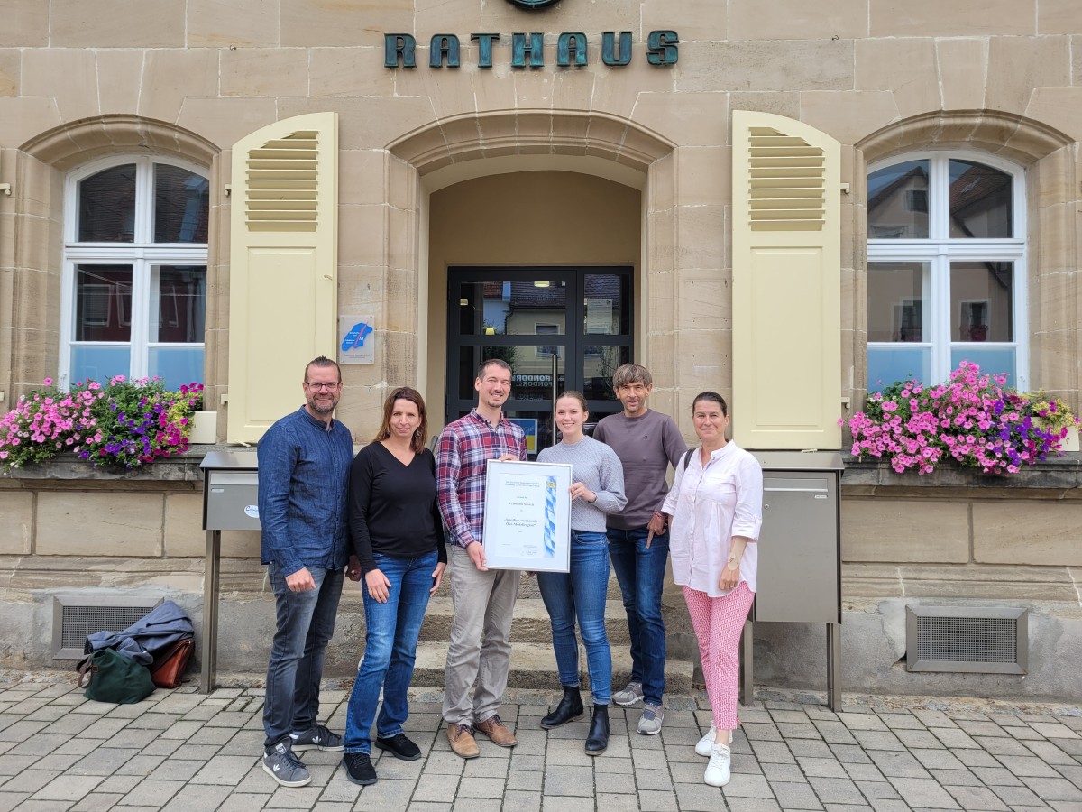 Erste Vorstandssitzung mit dem neuen Projektteam. In der Mitte: Julius Stintzing und Andrea Maußner