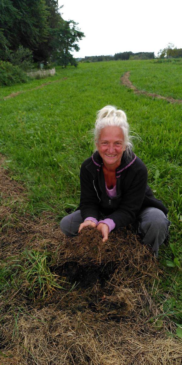 Die Bildungswoche  soll auf dem Gelände der Solidarischen Landwirtschaft (SoLaWi)  in Tettenberg stattfinden. Hier die Gründerin der SoLaWi, ein mit Demeter Bio-zertifizierter Anbau,  Kristine Rühl.