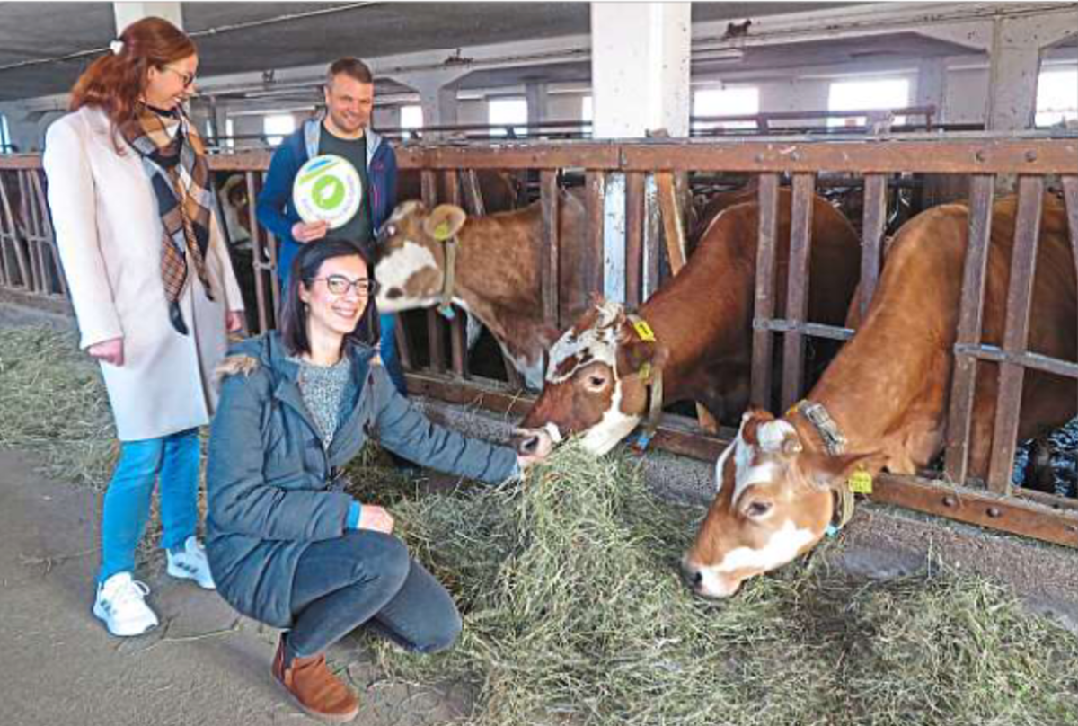 Gemeinsam für eine biologische, regionale Wertstoffkette: Yvonne Vordermayr-Fischer (li), Amira Zaghdoudi und Franz Obereisenbuchner